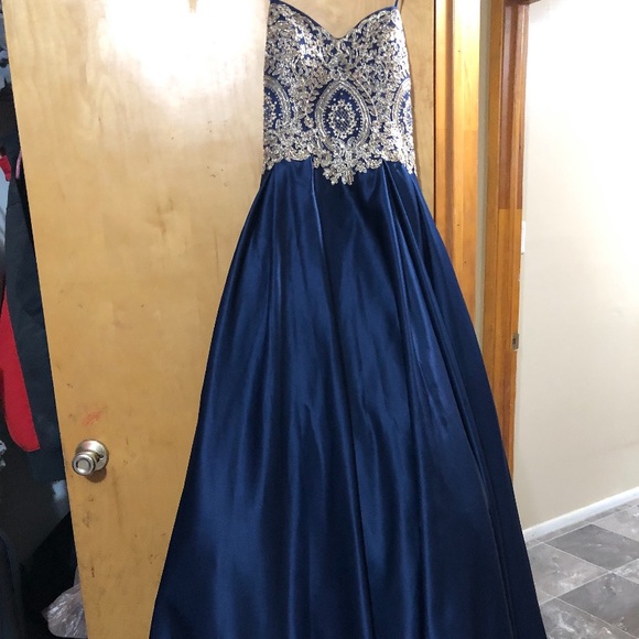 Prom dress - Picture 1 of 5